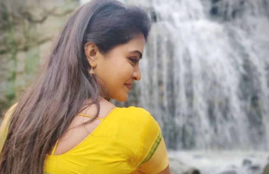 சினிமா ஹீரோயினான விஜய் டிவி சீரியல் நடிகை... படங்களை பார்த்து ரசிகர்கள் மகிழ்ச்சி!