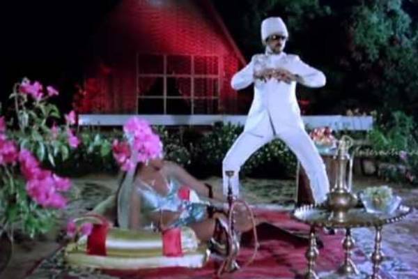 சில்க்கை நைசா கிள்ளிவிட்டேன்… நேத்து ராத்திரி யம்மா பாடலின் சுவாரசியம் !
