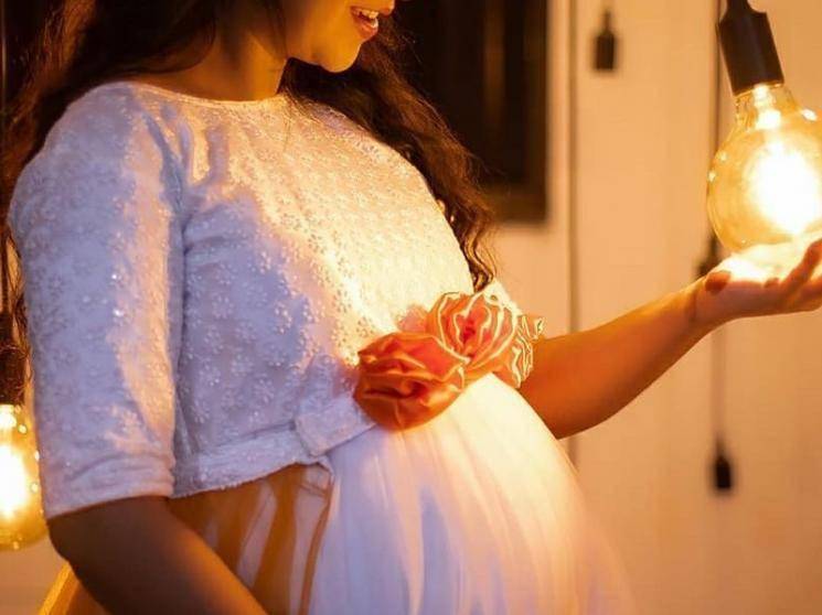 ட்ரெண்ட் அடிக்கும் சீரியல் நடிகையின் கர்ப்பகால போட்டோ!
