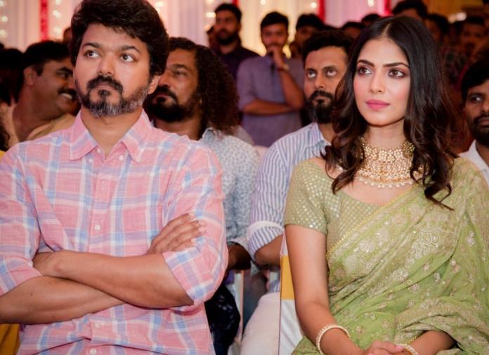 மாஸ்டர் படத்தில் நடிகை மாளவிகா மோகனனுக்கு குரல் கொடுத்த  சீரியல் நடிகை யார் தெரியுமா.?