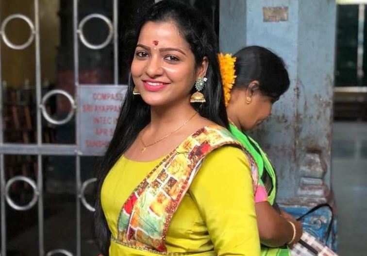 மறைந்த பின்பும் சித்ராவின் பிறந்தநாளை கொண்டாடிய பெற்றோர்கள் ! கண்கலங்கிய ரசிகர்கள்!