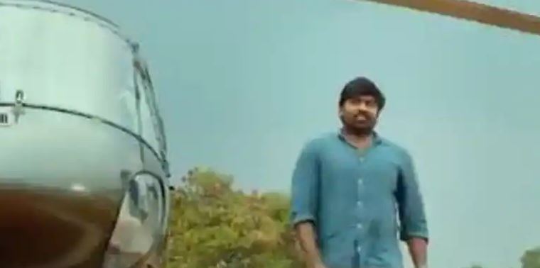 டீவி நிகழ்ச்சிக்கு... ஹெலிகாப்டரில் கெத்தாக வந்து இறங்கிய விஜய் சேதுபதி!