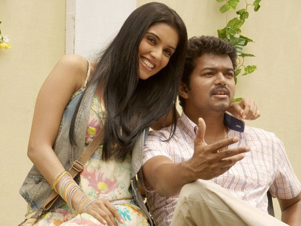 தனது Girl Friends பற்றி பகிரங்கமாக மேடையில் உளறிய விஜய்