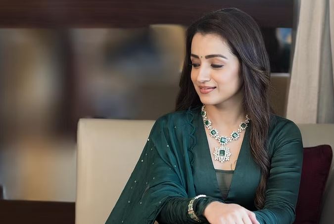 த்ரிஷாவுக்கு முத்தம் கொடுத்தவர் யார் தெரியுமா?