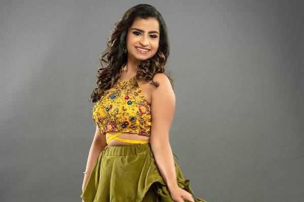 சிவாங்கியின் சொத்து மதிப்பு எவ்வளவு தெரியுமா.. இவ்வளவா?